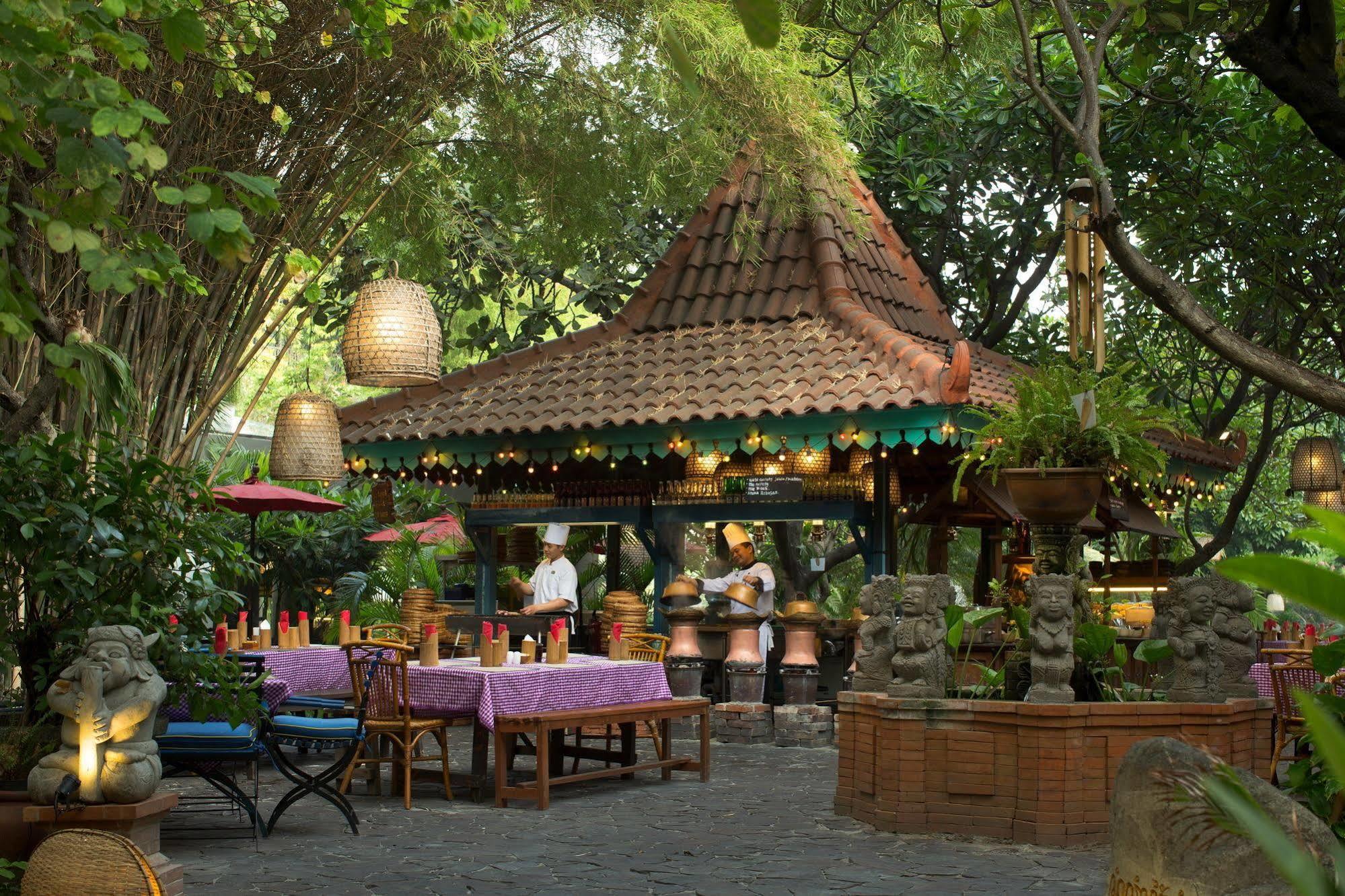 Bumi Surabaya City Resort Екстериор снимка
